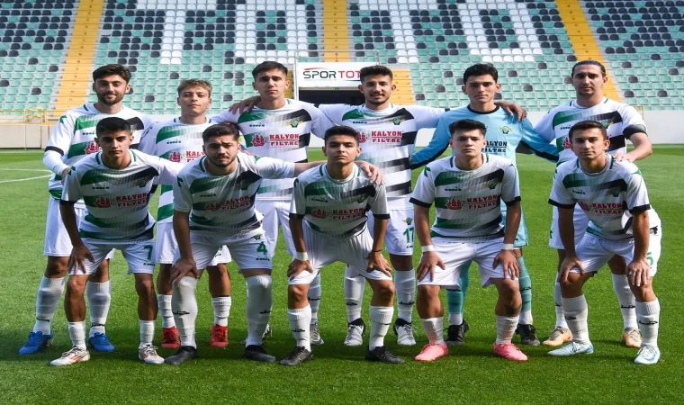 Akhisarspor’un gençleri direniyor:  Gençlerden ilk gol sevinçleri 