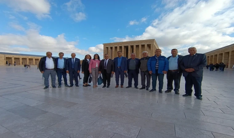 Manisalı muhtarlar Anıtkabir'deki törenlere katıldı