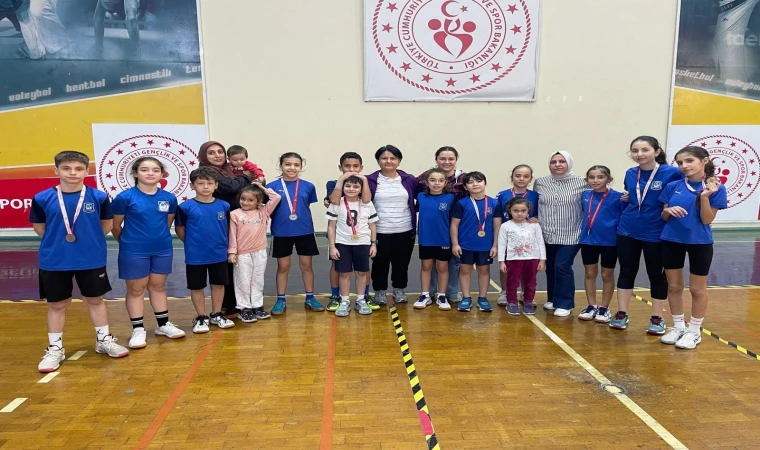 Manisa'nın badmintoncularından büyük başarı