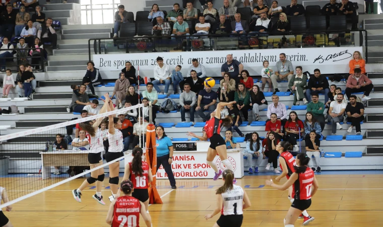 Turgutlu Belediyespor Voleybol Takımı dur durak bilmiyor