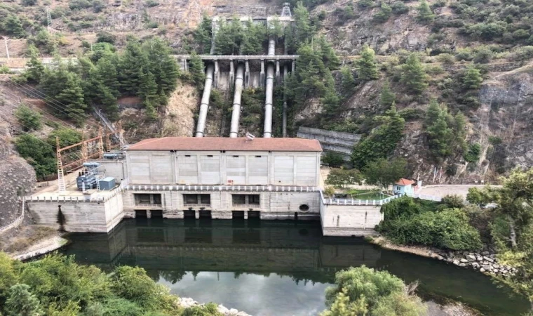 Demirköprü Barajı kurudu, tarım arazileri susuz kaldı