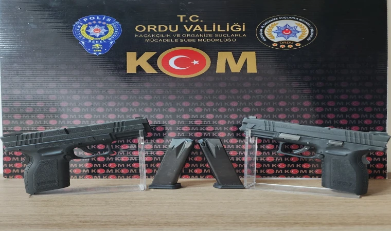 Kargo gönderisi içinde 2 adet ruhsatsız silah ele geçirildi