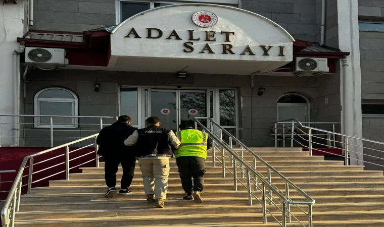 Şüpheli araçtan uyuşturucu madde çıktı