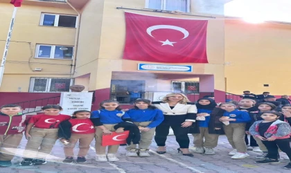 Akhisar Lokantacılar Odası’ndan öğrencilere Cumhuriyet Bayramı hediyesi