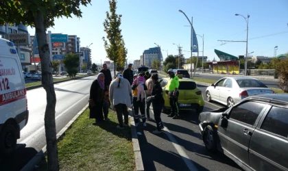 Malatya'da, ticari taksi ile otomobilin karıştığı kazada 1 kişi yaralandı.