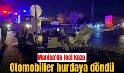 Manisa'da feci kaza: Kazada otomobiller hurdaya döndü